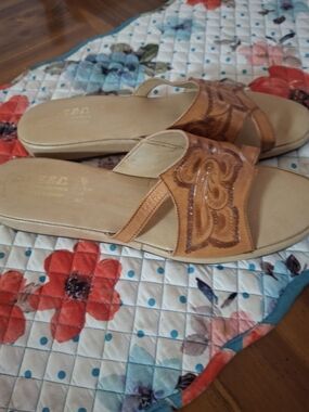 Handmade Mexican Women's Aztec Leather Slide Sandals with Decorative Stitching